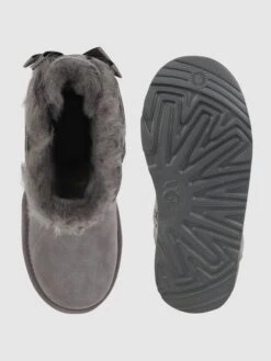 UGG Stiefel Mit Schleifen-Details Modell 'BAILEY' - Hellgrau -Guesi Bekleidung Geschaft 9cq4gjim71548hq58da3giq26csk2dhl64s44dpma973ij2ca53l8iqj6kr48kij64skoj299gs42ki39d3j0cb16pi30cpl6lim2d1kcgp64e366th3gc9g6ko62c1m75h66co