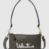 VALENTINO BAGS Umhängetasche Mit Allover-Logo Modell 'SHORE POCHETTE BAG' - Schwarz -Guesi Bekleidung Geschaft 9d93aja68p250kphap6kud25ah642k9m9ss4ud299h73iiii9lajgc9j714kalhpaor52h9g6kq4mj2l9oo30p1o71im4oj6cphmcd1kc9h6ae9jc5hjee9k6lgjid1oc8pjcdo