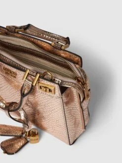 Guess Handtasche Im Metallic-Look Modell 'KATEY MINI SATCHEL' - ROSE GOLD -Guesi Bekleidung Geschaft 9d9l6i256t74ad9j9db4gcq998rkmc228p25cc2570s3cha16574egqb6kpkehaia9158ga99ssl2h2268o36chg6thj8d9h6tgjgopkcor3ieb275j66oj3cdi36p1h71j32p0