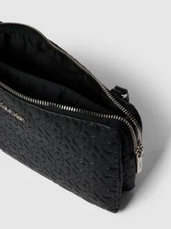 CK Calvin Klein Umhängetasche Mit Allover-Logo - Schwarz -Guesi Bekleidung Geschaft 9grkmhpg70p58e2a8534uhqf8gr4me27a124oe9ha9142jic85950gic9h356c218l7l4d9k6ssjic268l3m6d1hclj6adr470rmadpkc4pj6ohkcpimaohhcoo38p9icgr64oo