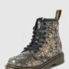Dr. Martens Schnürboots In Glitzer-Optik - Schwarz -Guesi Bekleidung Geschaft 9gskch2g8kpk4i1i9pb4aeafa555ck9h8gpl2h9n7524me9m8kol0lil8h4l8i229d4kmj9i6ss36jab88o62ohg75i62p356go3ad9k60sm4eb66co3acr36pijadho6cpj6o8