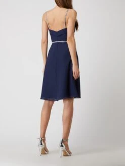 Luxuar Cocktailkleid Mit Strasssteinbesatz - Dunkelblau -Guesi Bekleidung Geschaft 9h2j2hima12lceag9dajehq1ad9kqha1ad5k4hq1a56koi9m9l952hqhad64kli9a1456gph9d14ggi69co6cphp64qj0dhgc4q36p9k75hm2e9icpi3cdpp6hi3eob1coom4og