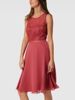 V.M. Kleid Mit Spitzenbesatz - Hellrot -Guesi Bekleidung Geschaft 9h7k2jic9l8j2h1n653k8ca46gqlchq765132ia38h6l6k9k90p32ka6a4pjigab8h34qlak68ojcgqm8l3mcc1i61gm4d3460o3cc9k60r64e1l6kp3ic9kc4s3icpp6or38c8