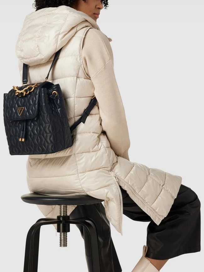 Guess Rucksack Mit Steppnähten Modell 'ELENIA' - Schwarz 3 Guess Rucksack Mit Steppnähten Modell 'ELENIA' - Schwarz