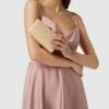 L.Credi Clutch In Schimmernder Optik Modell 'MACAU' - ROSE GOLD -Guesi Bekleidung Geschaft 9ha4eiq68d5j2dhg6d53ekqk6d74chph9l23ak9k9d34ec1o7144uiqk68sj4hhiaha48hqh892lci2l893jip1o65gjipj46cpm6e1kc8p32ohj6dijccb1c4o3cc9i68rjgc8