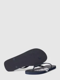 Emporio Armani Zehentrenner Mit Label-Details Modell 'Basic' - Dunkelblau -Guesi Bekleidung Geschaft 9koj6jppaoq58difah138hpo8p6kocibad3k8daaah74qli488q56lah911kol2g8ha32cij6d154cij74o3geb368o3epj4c5ijgohk69i62e1hcks68opo6or64opnccs66c0