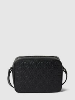 CK Calvin Klein Crossbody Bag Mit Label-Details Modell 'RE-LOCK CAMERA BAG' - Schwarz -Guesi Bekleidung Geschaft 9kqj6eak69330gak8p434jak61b4giq868okueadah0jaeadaoq52hqm9p452jqdah156kq89t3kqe1n6p3j2d1h6hi38phoc5gj4c9k69h38ohpcgs34cb6ckpmco9i6ksjac8