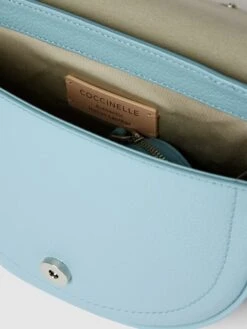 Coccinelle Saddle Bag Mit Label-Detail Modell 'BLAIRE' - Hellblau -Guesi Bekleidung Geschaft 9krj4e1j74qksl9k70p46iil611kgipm6h8k8k2g6p3k4k1k9963agi69l456h2j6t8kshpg9daj2c1k8ko3icpncop64oj165ij6chk70q38eb46hgmaor56ks6cp9m60q68co