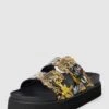 Versace Jeans Couture Sandalen Mit Plateau-Sohle - Schwarz 2 Versace Jeans Couture Sandalen Mit Plateau-Sohle - Schwarz -Guesi Bekleidung Geschaft 9l9l2gqg9p954d9k9p1l6lil9t94ii2m88skiia16t9j4c1m8934kli1a19jekib915kcl219t6j0di36t3j0e1j6cp36c3660o6ac9kcosm6e9kc4q66d1jcosj2d1m60p32o8