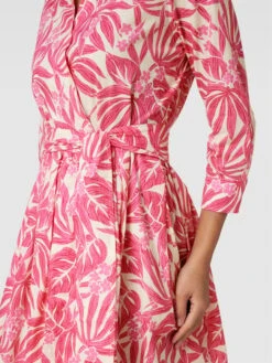 0039 Italy Knielanges Blusenkleid Mit Allover-Muster Modell 'Jule' - Pink -Guesi Bekleidung Geschaft 9lajicq26h834dij8so4uc2b893l0hhp9ork8hica99jiihl9spkqc2fap4kciq28t6l0d246crj6d1nal3jic35corjcd366kp3ad1k75hj8e9lc9hj4d1mcgpm2cr464p3ic8