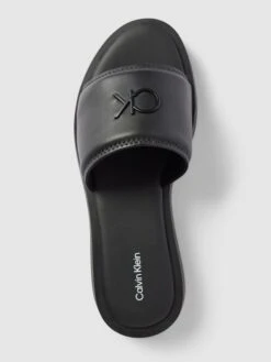 CK Calvin Klein Slides Mit Label-Details Modell 'FLATFORM' - Schwarz -Guesi Bekleidung Geschaft 9or3gk1l8t7l6la98sokic2g7543ahae8csjihal91b52dq86oq36i1i6ko52ea398o3ccic8l93ae2b693jic1o6opjid9pc4p3echk6hh32oj370qjidpn64ojgd3261j3idg