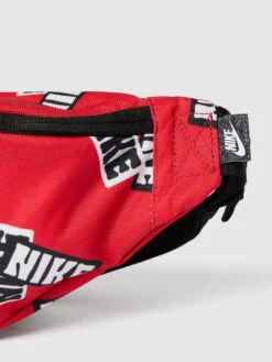 Nike Bauchtasche Mit Allover-Logo-Muster - Rot -Guesi Bekleidung Geschaft 9os56l1ha8rlad246l544k236534agqa8l242l2284pkuiqd8d934i1j65338j1h8t8kohhh6ta4idag94o3ge9mc4p3edb371hjeo9kccq3ie9o74s6apb66go38dj4ccsm6pg