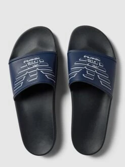 Emporio Armani Slides Mit Label-Print Modell 'Eagle' - Dunkelblau -Guesi Bekleidung Geschaft 9p236c1h6t9jal1ka4r44hq3694jgjq89ool0kq78t354daa916j4e9o750k8dii8914ujie9sq4mkq56so38p9icpijicr66ssjec9k70r6aoho6opj6dpi75i68ob170r30p8