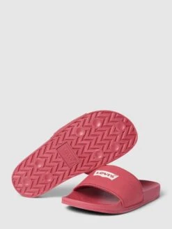 Levi’s® Acc. Slides Mit Label-Print Modell 'JUNE' - Pink -Guesi Bekleidung Geschaft 9p8l8l2g6d5l0l1n6554kla48d858k1ja0pkqkpha164iea888q4qea56t1kkj259t3j8j27agq4ahij953jgdb1c8s3ep1mc5gjgc1kcphjge1g64rj8c9jchgj4e9n6srm8d0