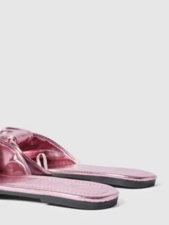 Only Pantoletten Im Metallic-Look Modell 'MILLIE' - Metallic Rosa -Guesi Bekleidung Geschaft 9pb56j2d6l538jho9p158hq569848iif6goj4kq5999kqdam6p1kik1l6p5k8g9g75154jqlah3jicil713mcpj1c5j68c3675hjad9k64q3ioj36pimce1j6cpmcdr564s68p0