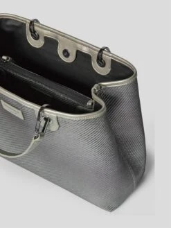 Emporio Armani Handtasche Mit Label-Patch - Silber 11 Emporio Armani Handtasche Mit Label-Patch - Silber -Guesi Bekleidung Geschaft 9sq34chhal6kud9o6p8j0k2eah8k6lii71b3egiba0r32gqm6t6k6gqm8d2j0hhp9h4l4dah6t0kkgi29ko6ce9o6srj6cho6osj0dhk6dhj2e9m6kq62c9kc5hjep35cor38p8