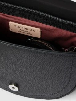 Coccinelle Saddle Bag Mit Label-Detail Modell 'BLAIRE' - Schwarz -Guesi Bekleidung Geschaft 9sq46jqj9h1j4ii99p1kagqg9124akhh9t84aeae9h234cqb9d6kgkik8p7kkha19cs4gi1g6gpkujaf753jedhp6tj64cr370r68p9k6cp6coj565hjidj1c8pjaeb171h66c0