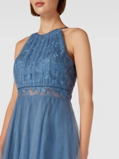 V.M. Cocktailkleid Mit Spitzen-Besatz - Rauchblau -Guesi Bekleidung Geschaft 9t134chpa1132kakagr56ji464ojal9o992kog9ha8q4ehal8p44gja368pkucq991558kal9h13gk9g9p3m8d1pckomcdr6chh68d1k68sm8ob1c5imaoj1c4s66eb664sm4do