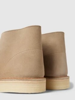 Clarks Desert Boots Aus Wildleder Modell 'DESERT BOOT' - Beige -Guesi Bekleidung Geschaft 9tb3adhi8934uh2f8ta3el25654keli18d6jcjpm6t64kdph9ta38ki4857keg9l8534ecak8da5cdhk653j6ohg6go38pb569ijec1kcorm4eb4c8s3eohicdgm6c1l6hijaog