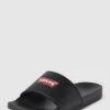 Levi’s® Acc. Slides Mit Label-Detail Modell 'JUNE BATWING' - Schwarz -Guesi Bekleidung Geschaft a0o4si9p9914giaj71b4kcah9h4l0k1n6ha38jqe99244cpj853lcci58953gjho8srk2c2l6t450gi58so66d3369j3gdhlc4s68c1k6pj6ae316op36dhmcgr62pb46krjap8