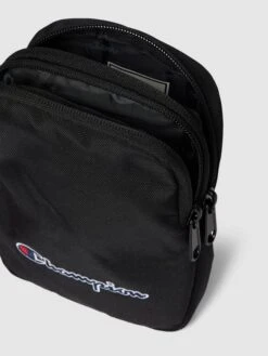 CHAMPION Umhängetasche Mit Label-Stitching Modell 'Small Shoulder Bag' - Schwarz -Guesi Bekleidung Geschaft a0p4ki296ksjidqia16l4l9o9orkgc9g99438c2m6gs50da68h8jid1k8oq54hiaa53l0gqha9b3eiid6t3macj575imaphhcdgjcphk60rjcohi6gq32o9m6tgjicb56pi6cc0