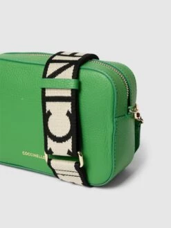 Coccinelle Umhängetasche Mit Label-Print Modell 'TEBE' - Grün -Guesi Bekleidung Geschaft a0pk6l2l912j4kq39h84mh9ga164eghn8h3lciah8lb34e9m8l4k4ci56h8k8ca3a934sdq7714k8gpl6ko3gd9n6gq34e3664p30d1k70ojie9mc8r3ed36ckr6ccpg60o36og