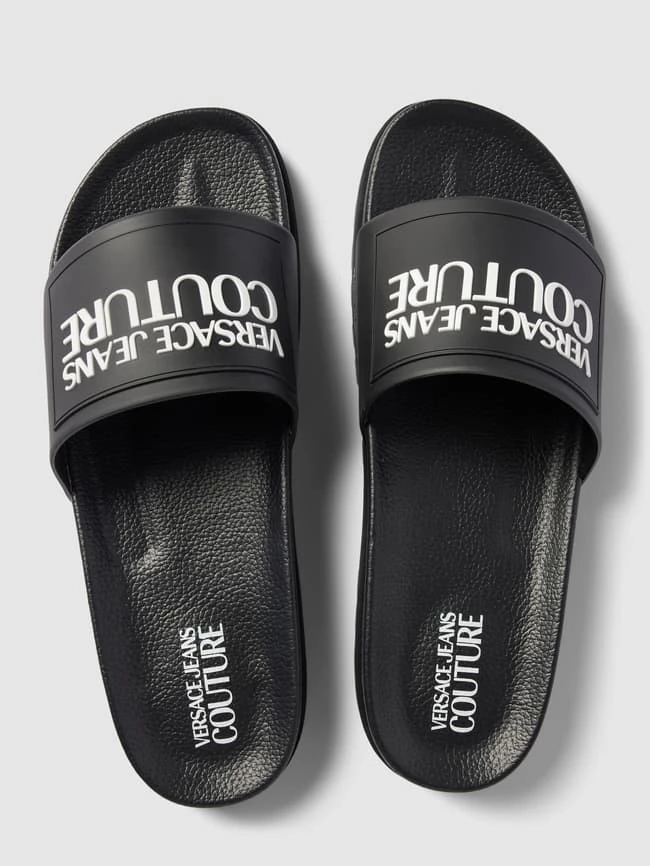 Versace Jeans Couture Slides Mit Label-Detail Modell 'FONDO' - Schwarz 5 Versace Jeans Couture Slides Mit Label-Detail Modell 'FONDO' - Schwarz – Bild 3