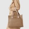 Guess Tote Bag Mit Allover-Logo - Rosé -Guesi Bekleidung Geschaft a0rk4lag6533ajq8ap93eiqk75154d9oah7k2kam9l0l2dqj9l5kukpnal832ki8a51kil299h34ajpoa8o38eb66tj3cd1l64sm6dhk6lhm6o9kc4sm4c33chgj6cb1cgp6ac0