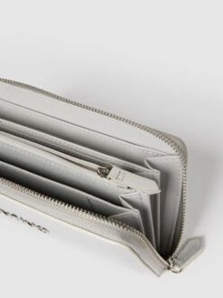 VALENTINO BAGS Portemonnaie Mit Label-Detail Modell 'Divina' - Silber -Guesi Bekleidung Geschaft a16jghq7ad0l8jhoagpj6dpn8ko4kiq59csj6k2f9h55alad9cpkiii8al8kmg9g9d7j8jpja4pkue2l693j6e9ncorjcohm6ssjcc9kcoom2e36clh6acb464q3ec9mc8s64og