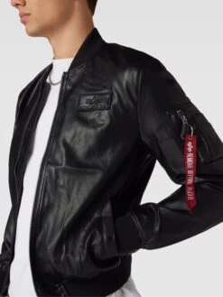 Alpha Industries Jacke Mit Label-Details - Schwarz -Guesi Bekleidung Geschaft a1b38hq1al232ga28d530hi7ap358c2e610l6d2m8oojegqd9sp56gpm8t756ha4a55j2k2e8cqkmkik9p3m4p9lc4q3idpncks64o9kc8s6ce1o74q36oj268sjacplccp30co