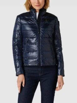 Blauer Usa Daunenjacke Mit Stehkragen - Marineblau -Guesi Bekleidung Geschaft a56j8ghma17l2ji16t64eci774pj0gi39kpl2gpi9p946chi88o44h1i9gql2ipo8t1k8gqa6h9l8k2b6go32or3c4pmap9i6thm6p1kcgrm4o9g65j3ecj16os30d3668pjccg