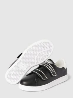 EA7 Emporio Armani Sneaker Mit Klettverschluss Modell 'CLASSIC STRAP' - Schwarz -Guesi Bekleidung Geschaft a93l0h1l74p50ka56t550hafa57jiiqe94q3ggam70p4mkqm6954ccae8op3gli36go4mg9n8gpjak27ago62chj60q66c3475gm8c9k6coj6oj3cphmcd346pi3edb66dhm8oo