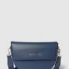 VALENTINO BAGS Handtasche Mit Label-Applikation Modell 'Bigs' - Marineblau -Guesi Bekleidung Geschaft a95kslal94pk6h2ja573ac1n69850la96954aiigad34shiba183ggiaa9446jab8sskqj2makoj4hqk8so68c1oc8rjep3174r3idpk68q68o9gccr64db2cgq3gpj1cdh30e0