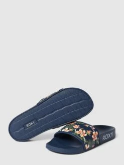 Roxy Slides Mit Floralem Print 'SLIPPY' - Marineblau -Guesi Bekleidung Geschaft a983idida99kgjah8lb4egqj9koj6lhnal146iqm9d8jcd9i8oq34l1h912j6kaf655k8ihi895k6i1j893m4c35coojaohmccomadpkccpj2e9oc4rj4o9jccsj6dhl68sm4c0