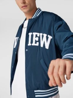 REVIEW College-Jacke Mit Label-Stitching - Marineblau -Guesi Bekleidung Geschaft acpl2iq69h9jgk9j9h538lhkap0k4j1o6984ch9iaos30hpm698lcdhj754kaii7a0pkch1g89a3geal953j2opk74q34ohh70s6cp9k75j36e346kpmae1p6go62or3coomac8