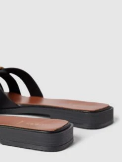 Guess Pantoletten Aus Leder Mit Label-Detail Modell 'SYMO' - Schwarz -Guesi Bekleidung Geschaft acqj6li8akpk8ipn693j8lho88o34ihn9l742iq184ol8iqm60q52j27a4o3ee9pal3kajq5a13l6c9n8l3madj669h68dhn6oq36c9kclimcob2ccr6cc9mcgp66e34ccqmcdg