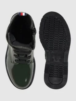 T.Hilfiger Kids Shoes Boots In Lack-Optik Modell 'Seven' - Grün -Guesi Bekleidung Geschaft ad74odida9alcl266sp5cdhpa9734gq29l238c9o61akcj9o9p43ekii6p6l0cqg70p54jid9t5kcc2l9d3j6cr2ckpj0dj471ij4o9k68r68ohjclh62cr66sq62cj6c8sjgcg