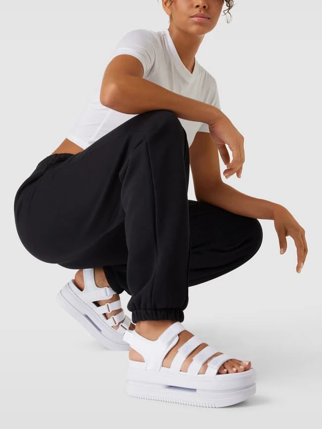 Nike Sandalen Mit Plateausohle Modell 'Nike Icon Classic' - Weiß 3 Nike Sandalen Mit Plateausohle Modell 'Nike Icon Classic' - Weiß