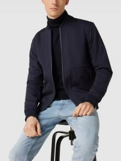 AlphaTauri Jacke Mit Stehkragen Modell 'SROTA' - Marineblau -Guesi Bekleidung Geschaft ah458hah90pkmjpl6l6j6kahaoo32gaca4q54chmah3jgd297133ih1kal1j8gqa88r34d2d8opj2k1k6co66cr268pjaphhccpjgp1k6grm6ob461i36p9h75i62cj16osj0c0