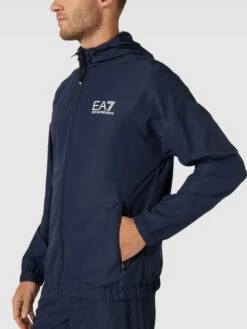 EA7 Emporio Armani Trainingsanzug Mit Label-Print - Marineblau -Guesi Bekleidung Geschaft al4kei9l6d13elim6h4ksg9g6524mhih9p8kckhg8os5ahai9cr34kid9p83ekig6da4gl2ma4q3eda6893m8d9nccr6coj1cop3id9k65ij4ohhcph34c1g60qjep9pcoo6cpg
