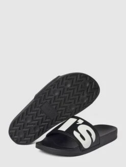 Levi’s® Acc. Slides Mit Label-Detail Modell 'JUNE' - Schwarz -Guesi Bekleidung Geschaft al5l8hq5858l4d2a8pa4uj2d64qjak1p690kmj1o8p930e2269930d28955j8kidad6kgh2m9524gd2ma13j2o9m64s66p1h75ijco9kcgq34ohn70r6acpnc4qj6d1h71hj4o8
