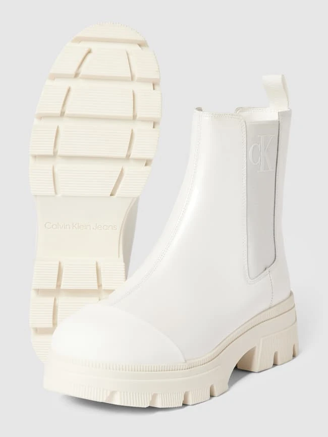 Calvin Klein Jeans Chelsea Boots In Lack-Optik - Weiß 7 Calvin Klein Jeans Chelsea Boots In Lack-Optik - Weiß – Bild 5