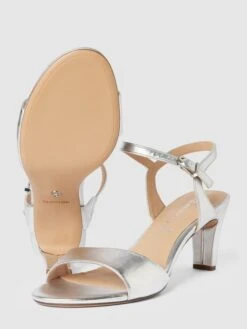 Tamaris Sandaletten Im Metallic-Look - Silber -Guesi Bekleidung Geschaft apakac246pakui1lap548l2eap4koi2ba965clac6gp58kae855k2j2h9sp3agig6p0lcchl918lahal74o34pj2cos34dhocko6adpk6ksmae1gcksm2cpmcosj0dhgc5hjap0