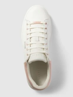 Guess Sneaker Mit Label-Print Modell 'VIBO' - Weiß -Guesi Bekleidung Geschaft apb42gam9p84mla96p8lah25ah4jee2l68pjggqd71b4mjpoa0o3cjah9p53gea36paj0eai65438d1j64o6cc1kcos38d1n6ksm6e1k61i62o9i6li36ohlc8pjac9j6oom8dg