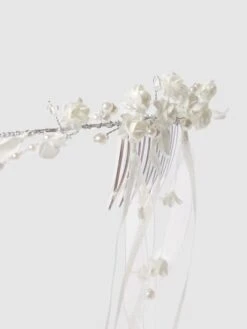 Weise Gesteck Mit Kamm - Ecru -Guesi Bekleidung Geschaft 6laj2kqla13kuh298lajek2c6d93ehaka5a48lajaooksg9k853lcki894s48iq4ad932ii78p34mihoaoo3cdb66di30c9l65gj0o9k60p3ge9p6sr6ac1kccpm2e1gc8rjip8